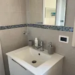 펜션 Charming Two Bedroom House *