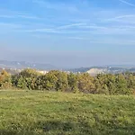 펜션 Charming Two Bedroom House Strevi