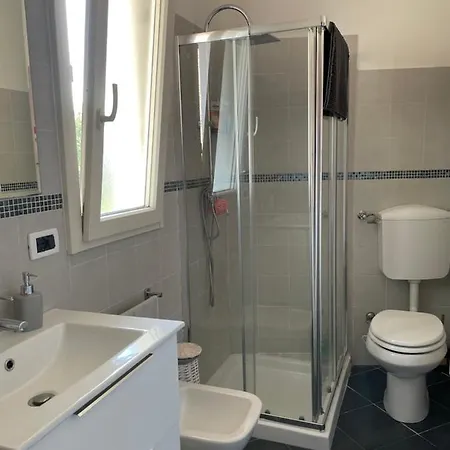 Charming Two Bedroom House Semesterbostad