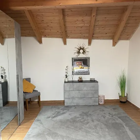 Charming Two Bedroom House 펜션 *