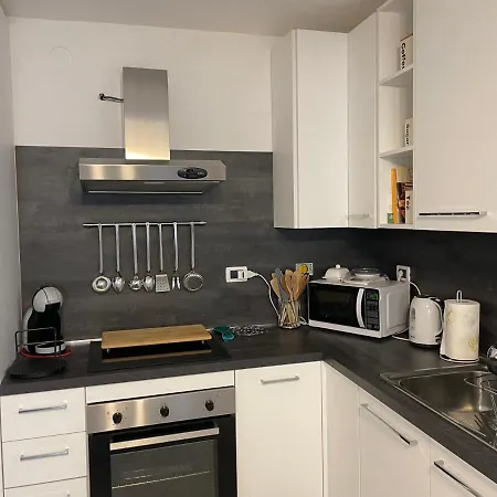 Charming Two Bedroom House 펜션