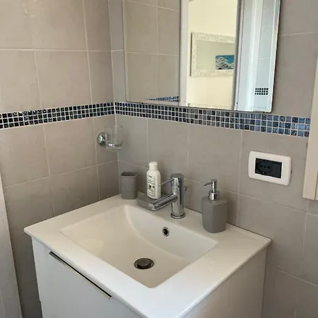 Semesterbostad Charming Two Bedroom House *