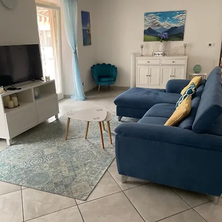 Charming Two Bedroom House Semesterbostad *