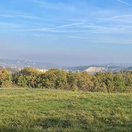 Semesterbostad Charming Two Bedroom House Strevi